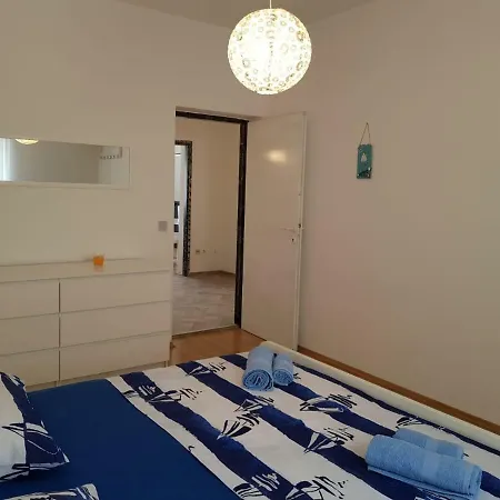 Apartment Mate *