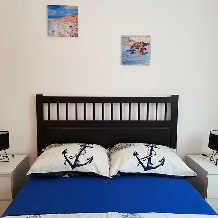 Apartment Mate *