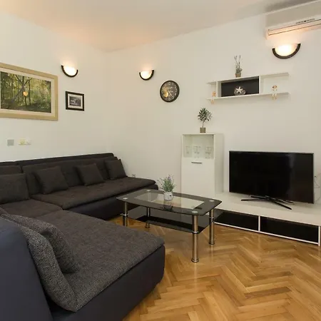 Mate Apartment